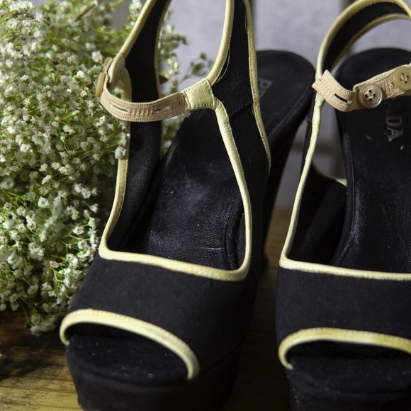 VINTAGE PRADA WEDGES - Picture 3 of 4